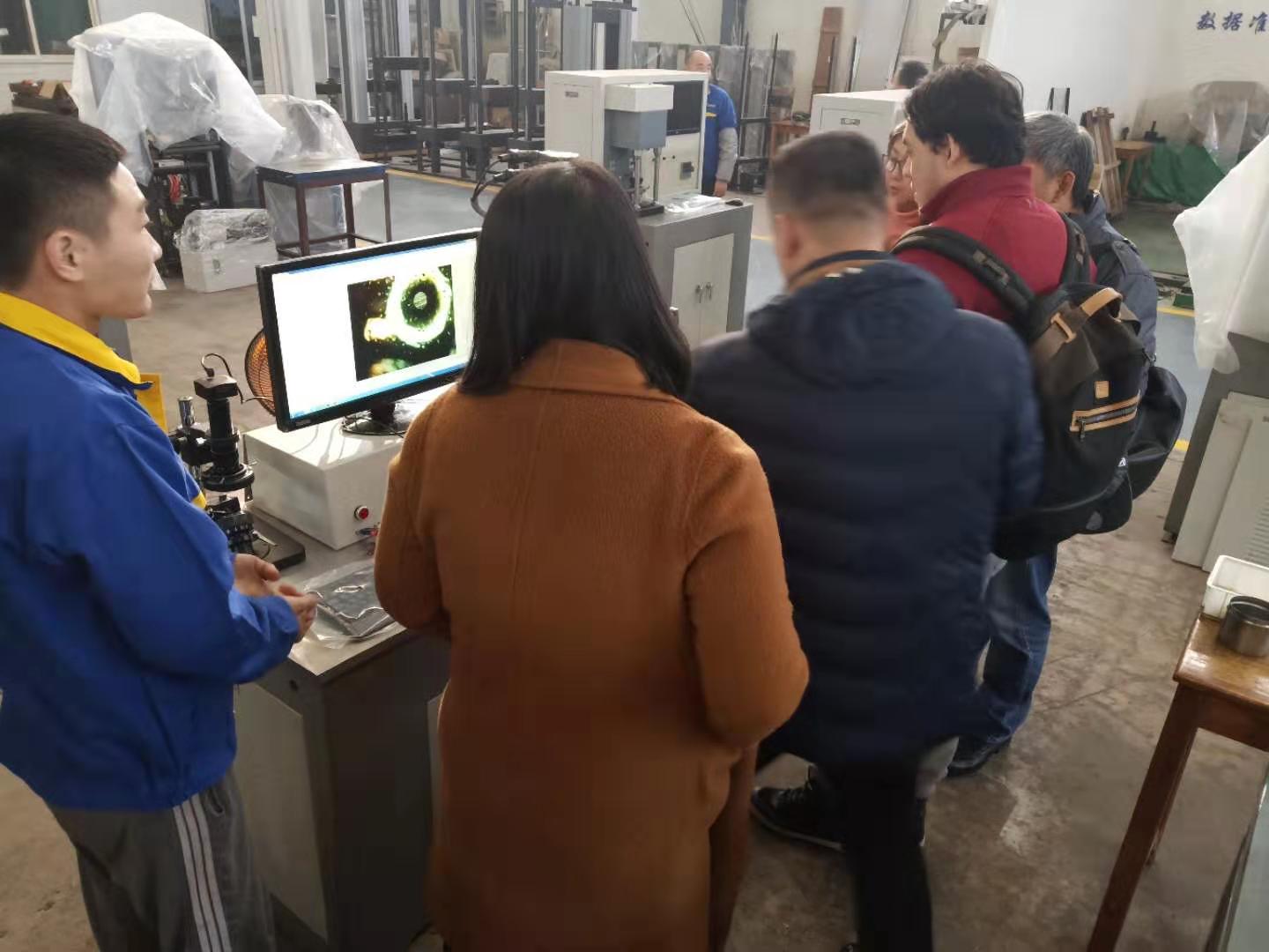 國外客戶到濟南丝瓜视频看污片工廠參觀考察